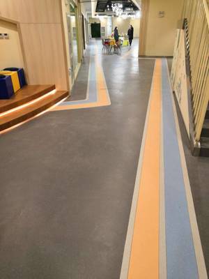 山東淄博醫(yī)院展廳橡膠地板 室內(nèi)裝潢的健康與美學新選擇